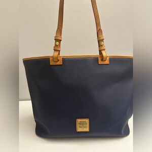 Dooney and Bourke navy tote purse.